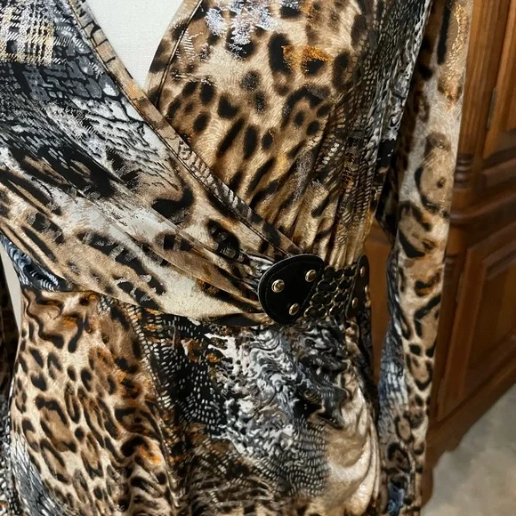 Pretty new w/o tags evening top - Picture 3 of 6